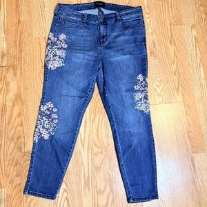 Celebrity Pink Stretch Denim Skinny Jeans With Embroidery on Legs Size 16